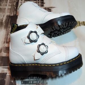 Dr. Martens Doc's Devon Flower Bucke Classic White Boots Women's Size 8 No Box